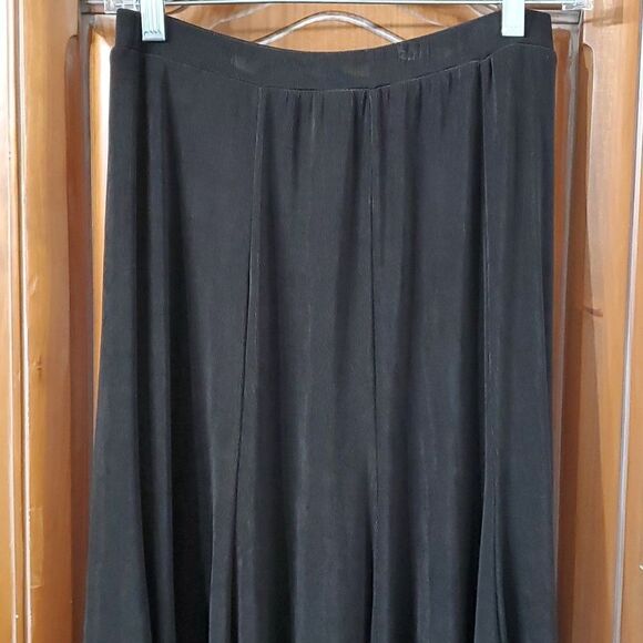 Chicos 2 pcs outfit. Skirt/tank top. Black. Top is medium (8) skirt is Small (4) - Picture 4 of 10